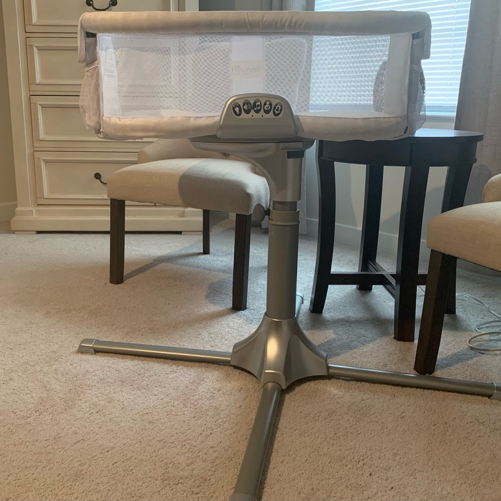 Halo Bassinest Swivel Sleeper Premiere